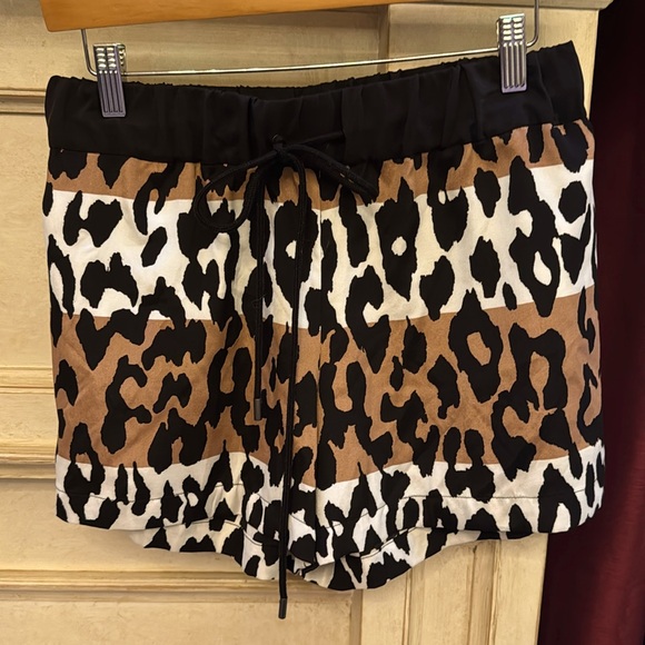 10 CROSBY DEREK LAM leopard silk shorts sz S